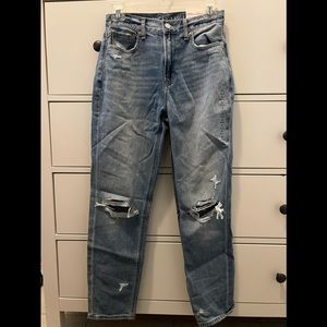 NEW American Eagle mom ripped jeans